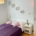 Modern In With Three Bedrooms And Balcony - Ta Leut Agency *