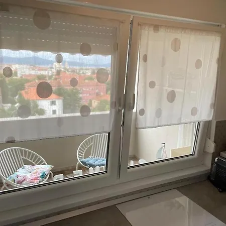 Апартаменти Modern In With Three Bedrooms And Balcony - Ta Leut Agency *