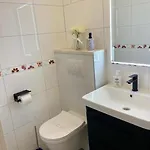 Lägenhet Modern In With Three Bedrooms And Balcony - Ta Leut Agency