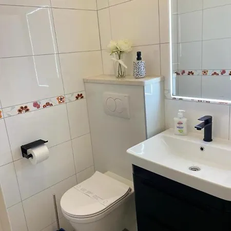 Apartman Modern In With Three Bedrooms And Balcony - Ta Leut Agency