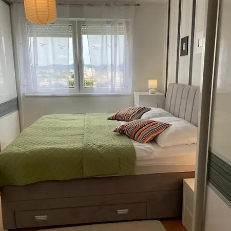 Apartman Modern In With Three Bedrooms And Balcony - Ta Leut Agency *