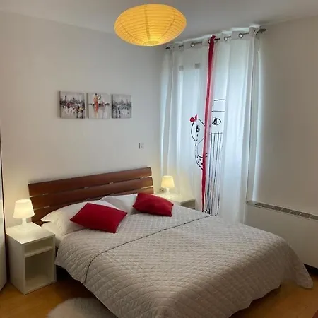 Apartman Modern In With Three Bedrooms And Balcony - Ta Leut Agency Zadar