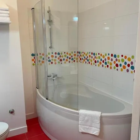 公寓 Modern In With Three Bedrooms And Balcony - Ta Leut Agency *