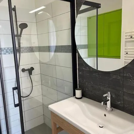 Apartman Modern In With Three Bedrooms And Balcony - Ta Leut Agency *