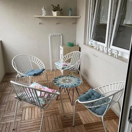 公寓 Modern In With Three Bedrooms And Balcony - Ta Leut Agency